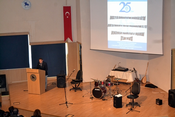 Dokuz Eylül Üniversitesi Makine Mühendisliği ilk mezunlarından Sayın Murat Pamuk konuşmasını yaparken