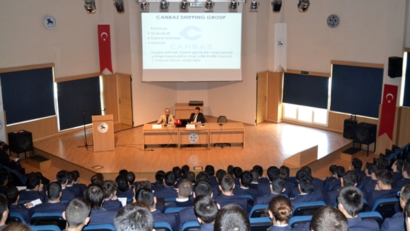 Personel Müdürü Mete Kaan Ketenci ve Designated Person Ashore (DPA) Kaptan Osman Gözoğlu